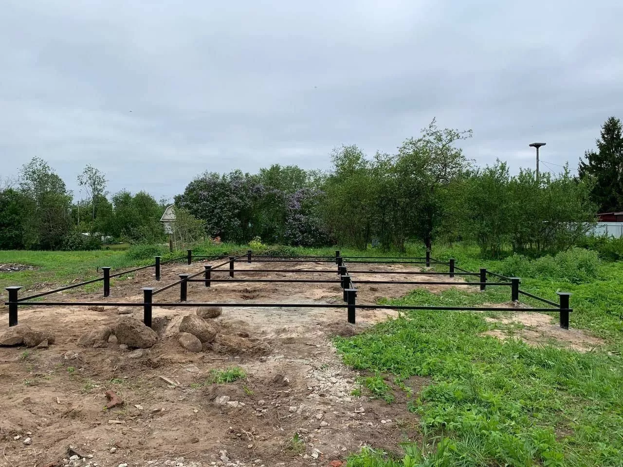 Комплект фундамента на сваях d108х2500мм для дома 8х10м, с швеллером и оголовками купить в краснодаре