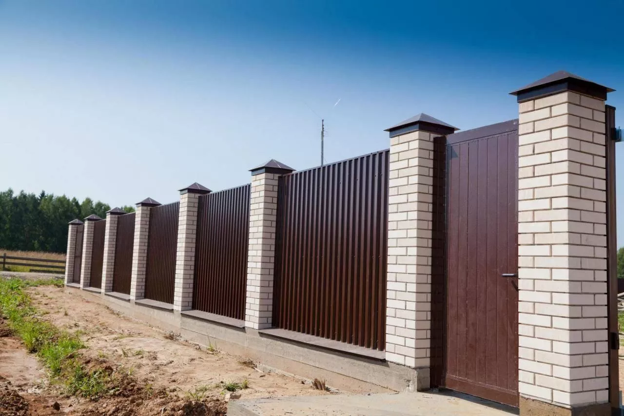 Колпак на столб 390х390мм 0,45 PE с пленкой RAL 1015 светлая слоновая кость купить в краснодаре