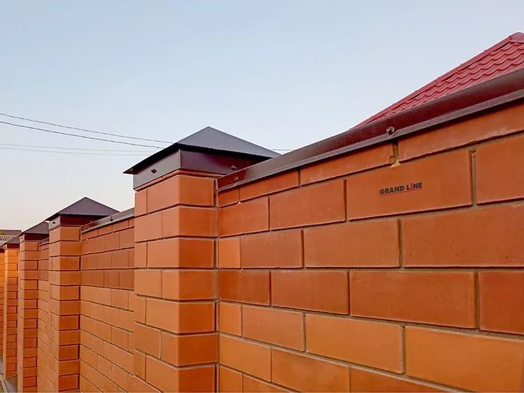 Колпак на столб 390х390мм 0,45 PE с пленкой RAL 8017 шоколад купить в краснодаре