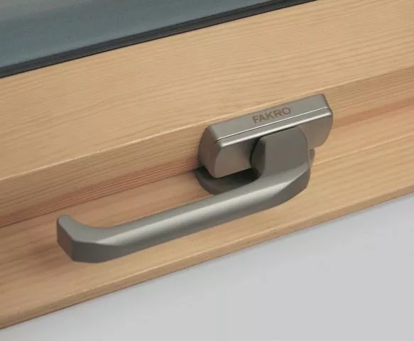 Мансардное окно Fakro PROFI, FTP-V U4 c вентклапаном и технологией thermoPro 78х98 см купить в краснодаре