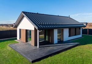 Узнайте, как изменился рынок ИЖС Краснодарского края в 2026 году: стоимость сотки выросла всего на 3%, число сделок сократилось, а расходы на строительство частных домов остаются значительными.