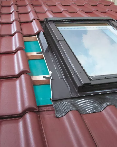 Оклад EZV (профилированное кров.покрытие) для мансардных окон Fakro (Факро) FTP (CH) 66х118 см купить в краснодаре