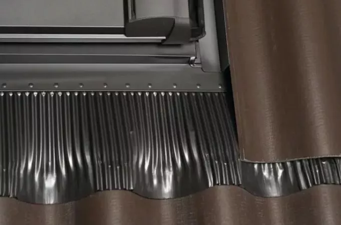 Изоляционный оклад ROTO EDR Rx WD 1x1 ZIE 114х140 для профилированной кровли купить в краснодаре