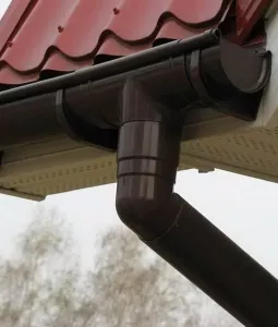 Продажа ПВХ водостоков для кровли по выгодным ценам в Краснодаре. купить ластиковые водосточные системы с доставкой