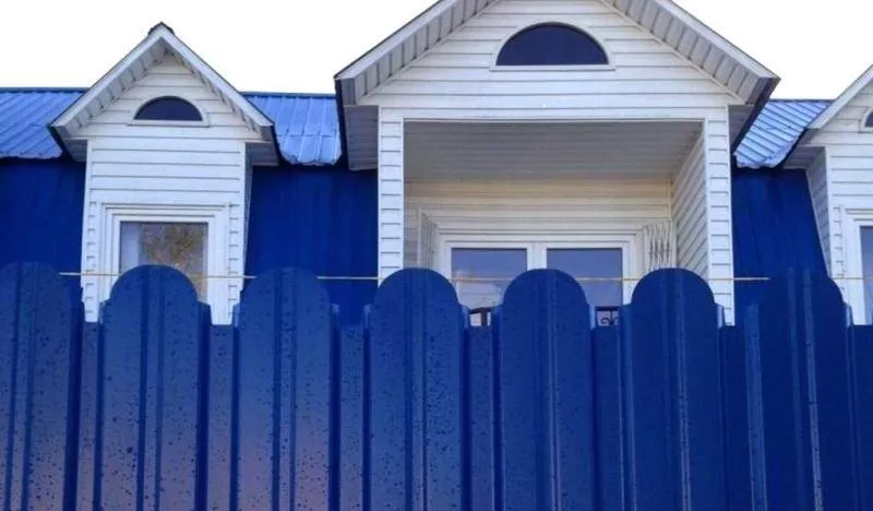 Штакетник Grand Line П-образный А фигурный 0,45 PE RAL 5002 Ультрамариново-синий купить в краснодаре