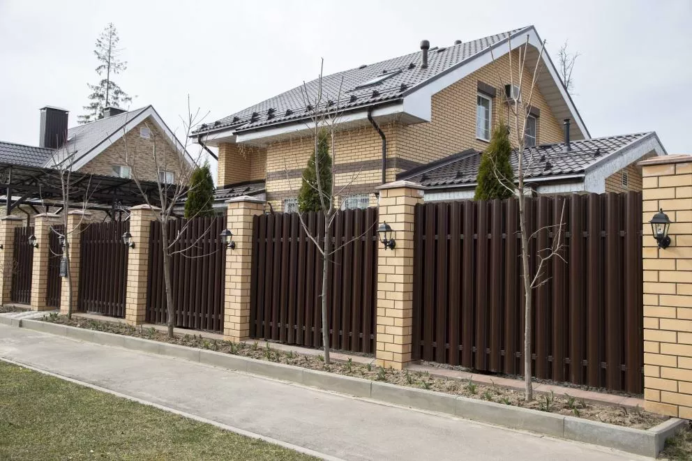 Штакетник Круглый фигурный 0,4 PE-Double RAL 8017 шоколад купить в краснодаре