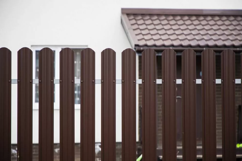 Штакетник Круглый фигурный 0,4 PE-Double RAL 8017 шоколад купить в краснодаре