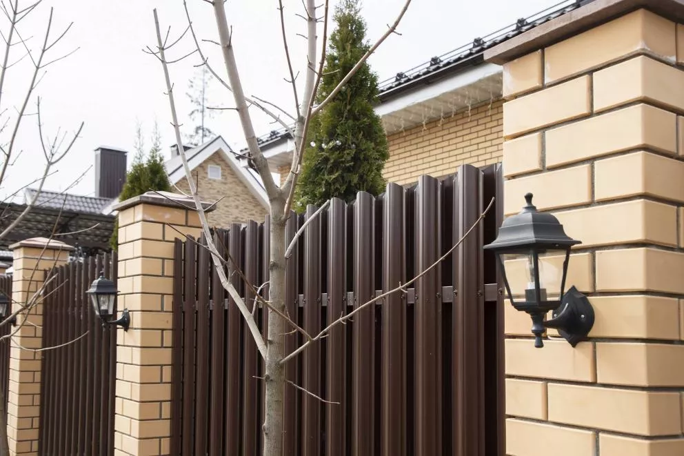 Штакетник Круглый фигурный 0,4 PE-Double RAL 8017 шоколад купить в краснодаре