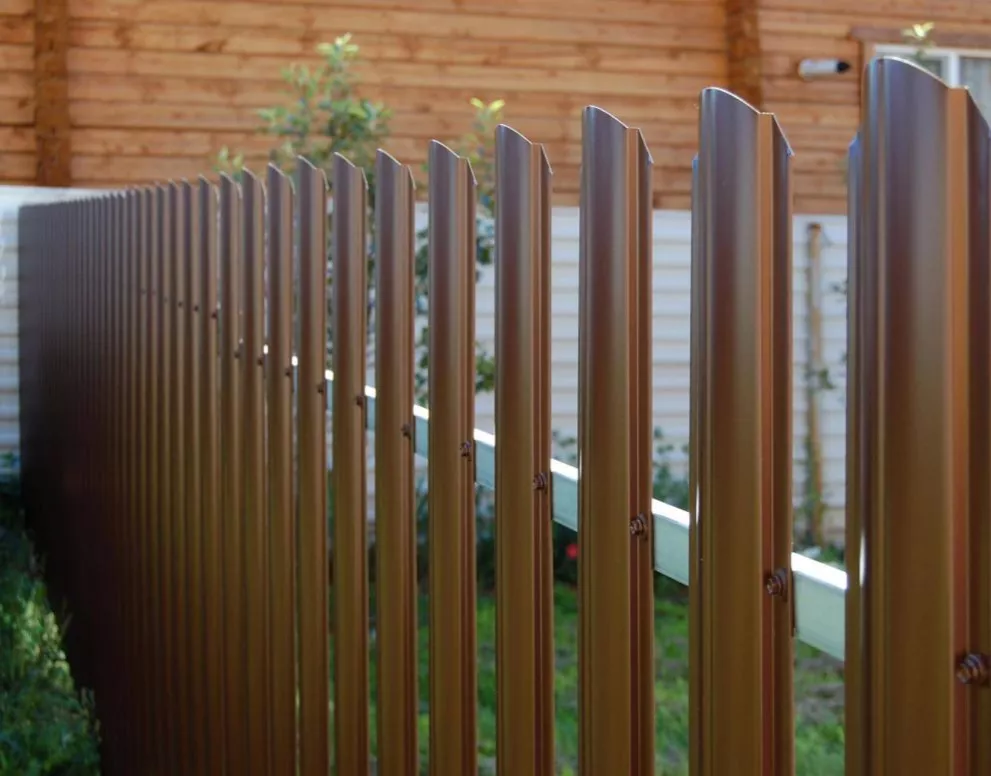 Штакетник Круглый фигурный 0,5 Satin Matt RAL 8017 шоколад купить в краснодаре