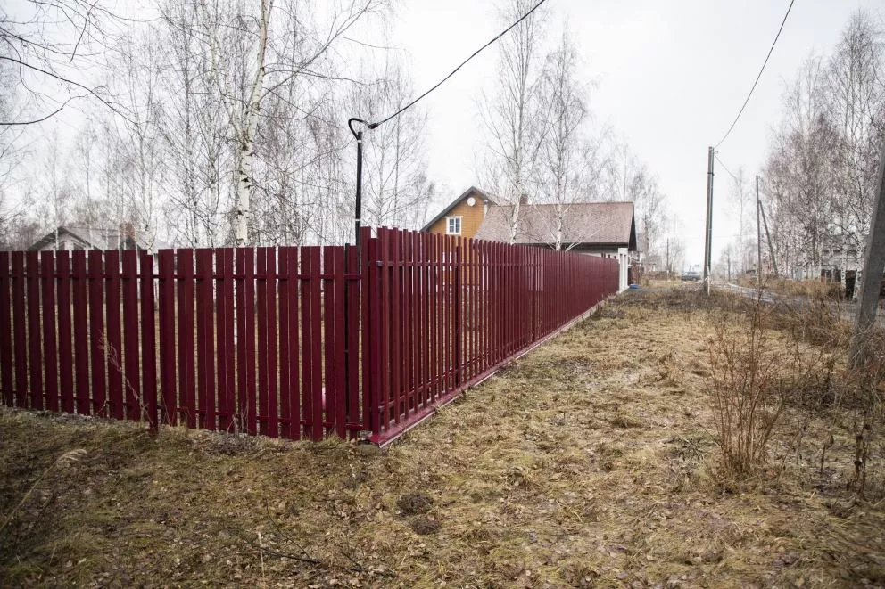 Штакетник П-образный A с прямым резом 0,4 PE RAL 3005 красное вино купить в краснодаре