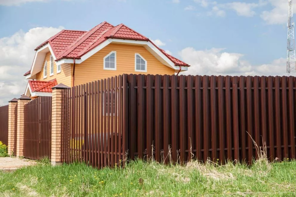 Штакетник Прямоугольный фигурный 0,4 PE-Double RR 32 темно-коричневый купить в краснодаре