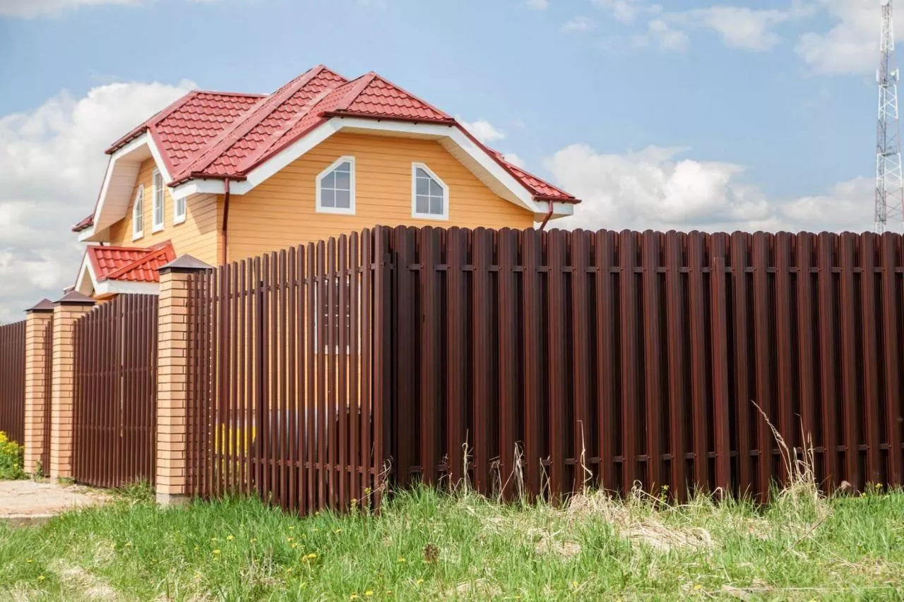 Штакетник Прямоугольный фигурный 0,45 PE RAL 8017 шоколад купить в краснодаре