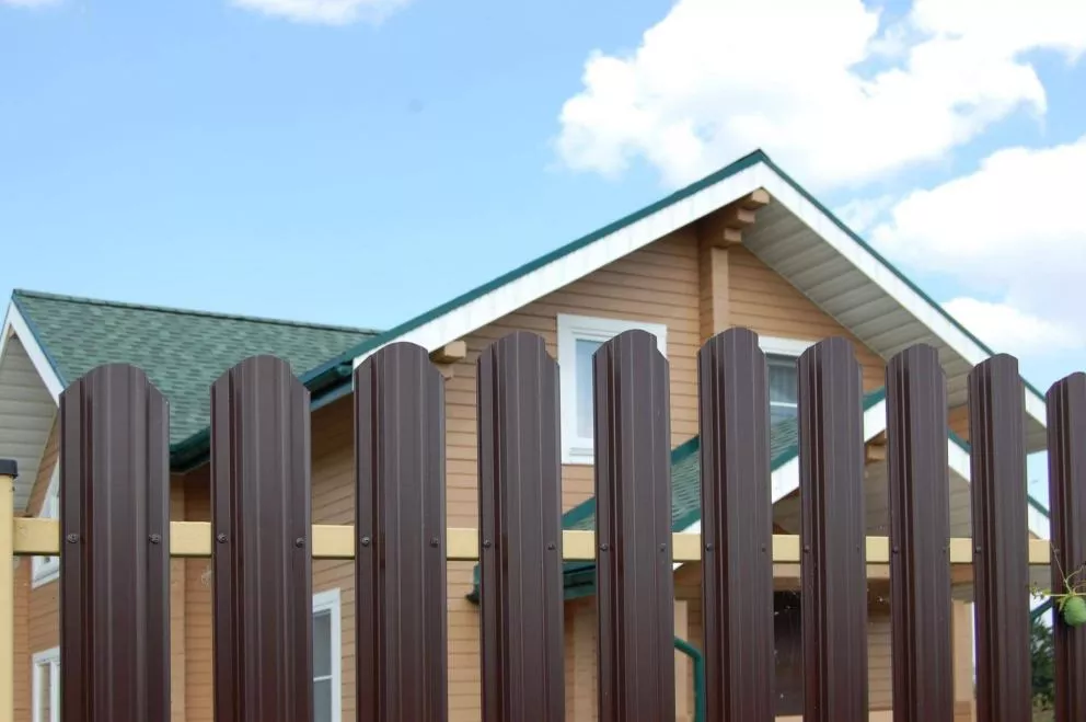 Штакетник Прямоугольный фигурный 0,5 Satin RAL 3005 красное вино купить в краснодаре