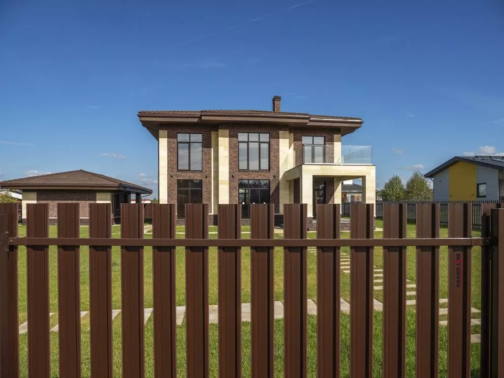 Штакетник Прямоугольный с прямым резом 0,5 Satin Matt RAL 8017 шоколад купить в краснодаре