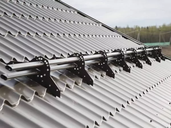 Снегозадержатель трубчатый Grand Line 3 м. RAL 8004 Терракота купить в краснодаре