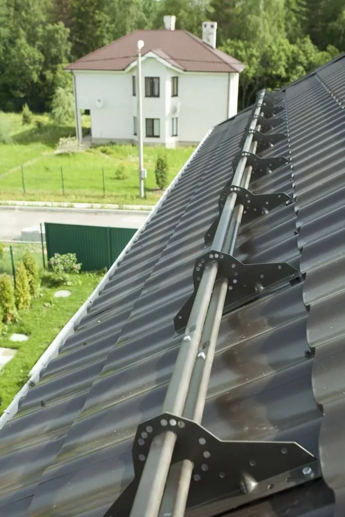 Снегозадержатель трубчатый Grand Line RAL 3009 1м купить в краснодаре