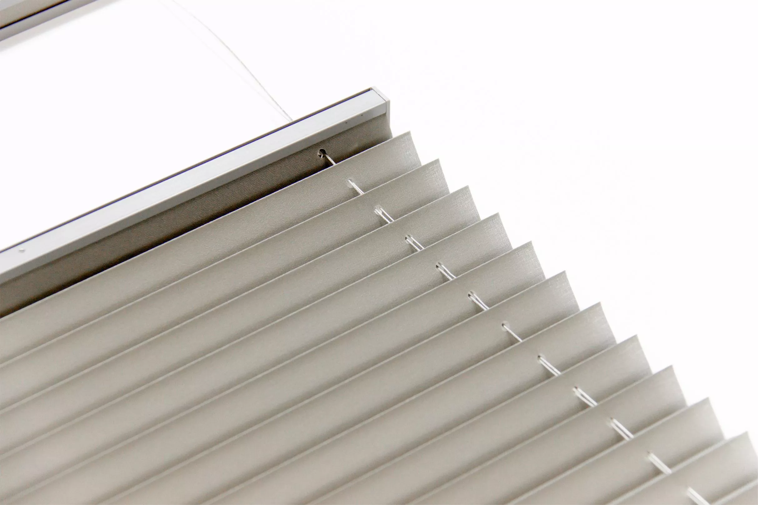 Универсальная плиссированная штора OPS 94х140см Fakro купить в краснодаре