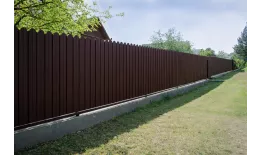 Профнастил C10 B для забора фигурный Grand Line РЕ 0,45 мм RAL 8017 шоколад купить в краснодаре