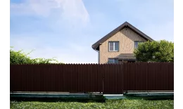 Профнастил C10 B для забора фигурный Grand Line РЕ 0,45 мм RAL 8017 шоколад купить в краснодаре