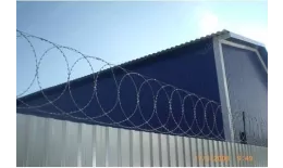 Плоский барьер безопасности из армир. колючей ленты: бухта 950мм витков в п.м. 4,4, 8 клепок в п.м. ГОСТ 3282-74 (10м) GL купить в краснодаре