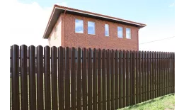 Штакетник Круглый фигурный 0,5 Satin RAL 8017 шоколад купить в краснодаре