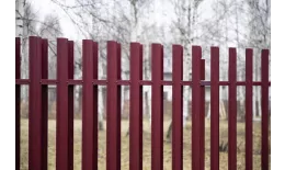 Штакетник П-образный A с прямым резом 0,4 PE RAL 3005 красное вино купить в краснодаре