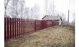 Штакетник П-образный A с прямым резом 0,4 PE RAL 3005 красное вино купить в краснодаре