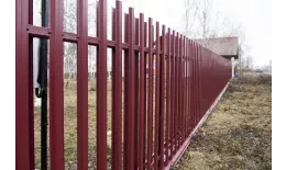 Штакетник П-образный A с прямым резом 0,4 PE RAL 3005 красное вино купить в краснодаре