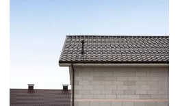 Вид на крыше издалека металлочерепица GL Kamea 0,5 Rooftop Matte