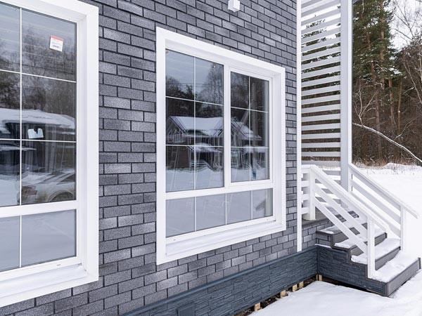 фасад дома зимой снаружи