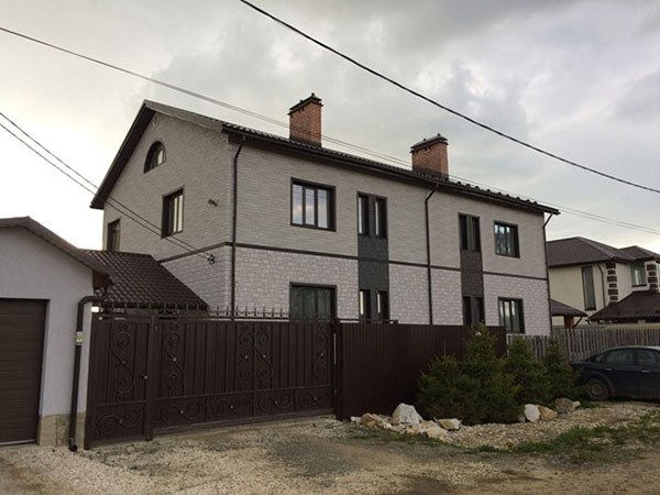 фасад дома вид сбоку