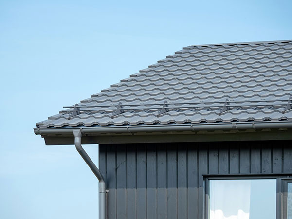 Металлочерепица со снегозадердателем металлочерепица вблизи