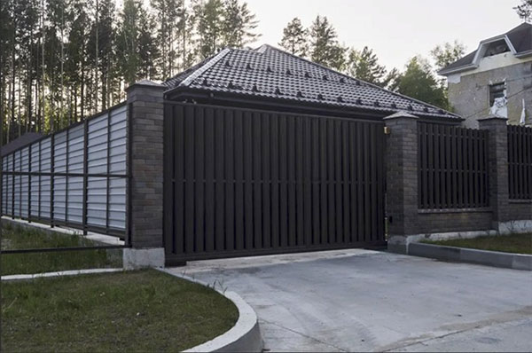 забор вокруг частного дома