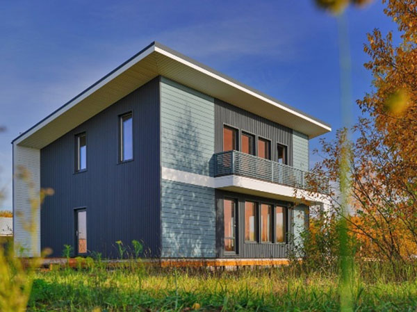 дом с балконом