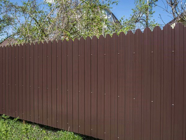 Забор из коричневого профнастила от ГЛ Забор купить в Краснодаре